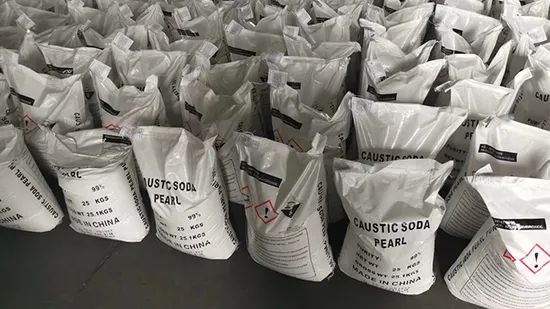 Soda caustica (idrossido di sodio) in scaglie contenente il 99% di prodotti chimici inorganici per la produzione di detersivi